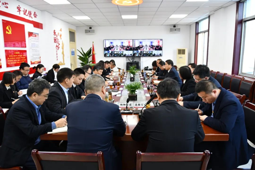 瞄準(zhǔn)目標(biāo)爭先精進(jìn) 聚焦重點(diǎn)精準(zhǔn)發(fā)力——龍鋼集團(tuán)召開2月份生產(chǎn)經(jīng)營例會(huì)