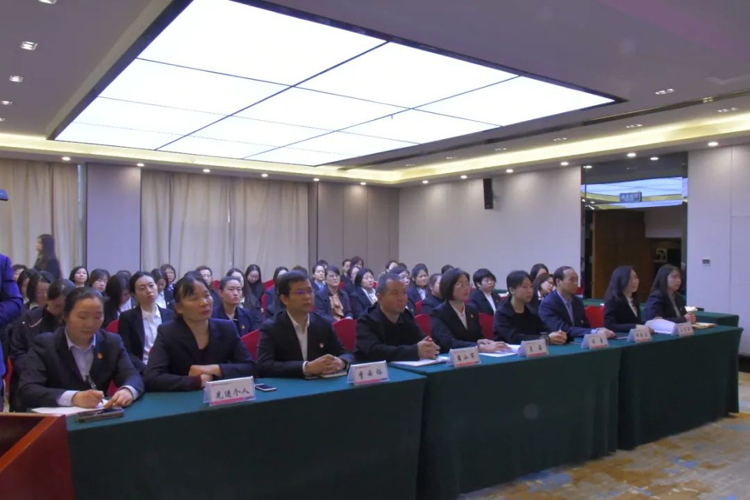 ��䓼��F(tu��n)����(hu��)Ůί���펽��־��Ů����λ����Փ����ϵ�л��(d��ng)�S�����