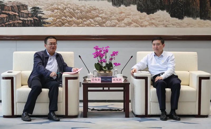 ��������Ҋ���F��ʮ���ּ��F�hί��ӛ�������LФ�t��һ��