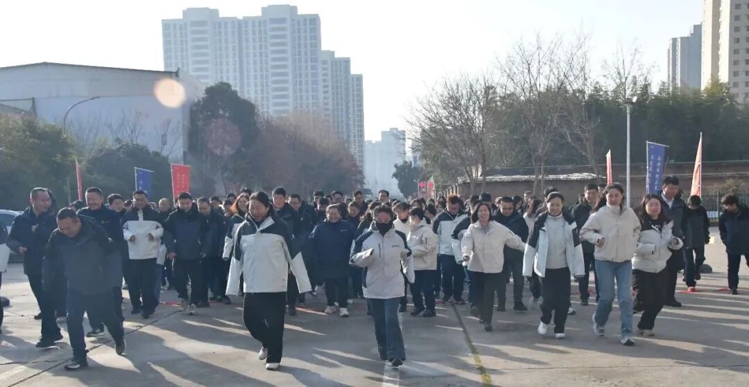啟航新征程 攜手新跨越——龍鋼集團(tuán)舉辦2026年迎元旦健步走活動(dòng)