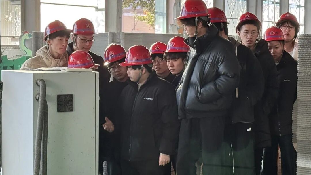 校企聯(lián)動(dòng)促成長(zhǎng)！陜西工商職業(yè)學(xué)院師生走進(jìn)龍鋼集團(tuán)3D打印開發(fā)中心