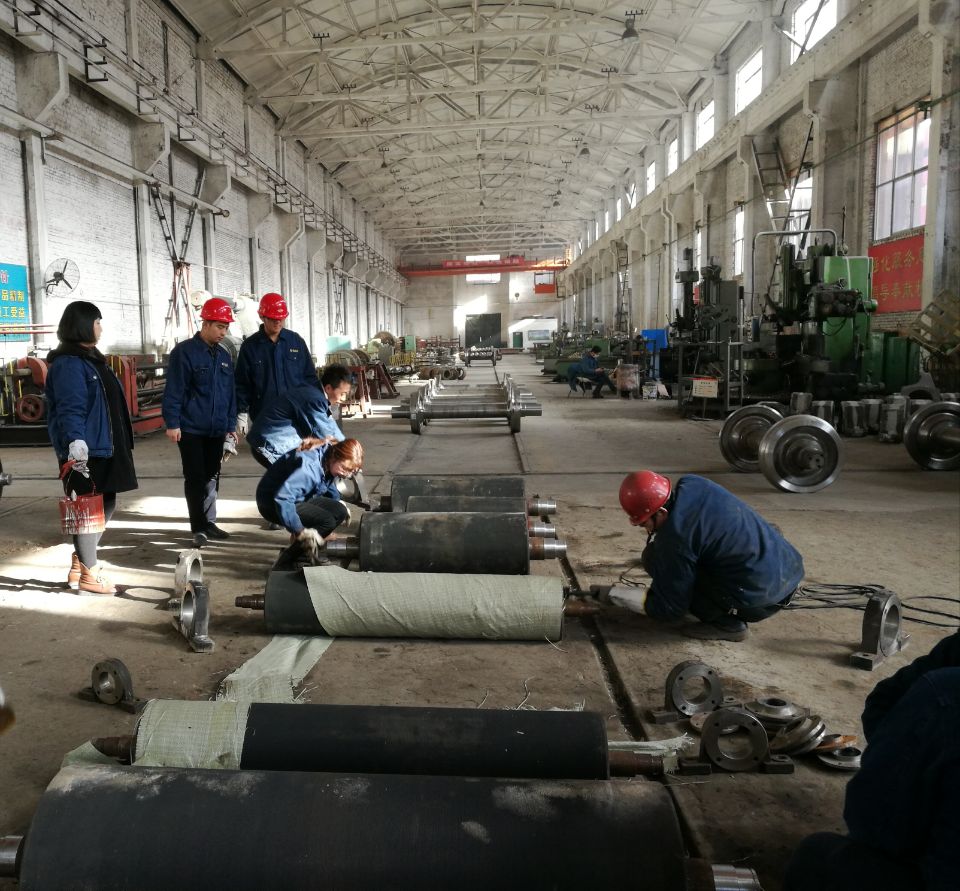 周末加班進(jìn)一線 義務(wù)勞動展風(fēng)采