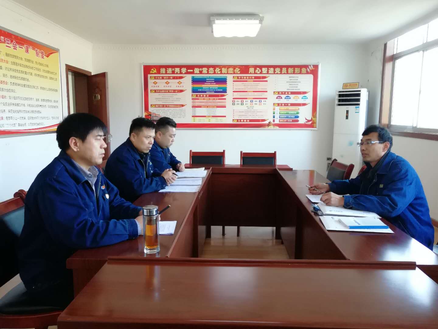 華冶公司機(jī)關(guān)黨支部“圍繞經(jīng)營(yíng)抓黨建 抓好黨建促經(jīng)營(yíng)”