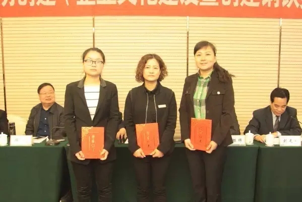 龍鋼集團召開2016年文明創(chuàng)建（企業(yè)文化建設(shè)暨鋼鐵美麗花創(chuàng)建）推進會