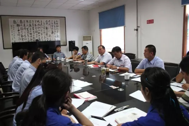 董銀師等領導深入聯(lián)系點講黨課