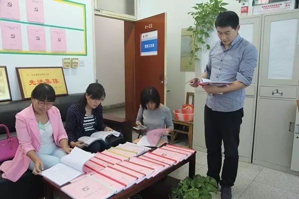 陜鋼集團(tuán)檢查龍鋼集團(tuán)“兩學(xué)一做”重點(diǎn)工作