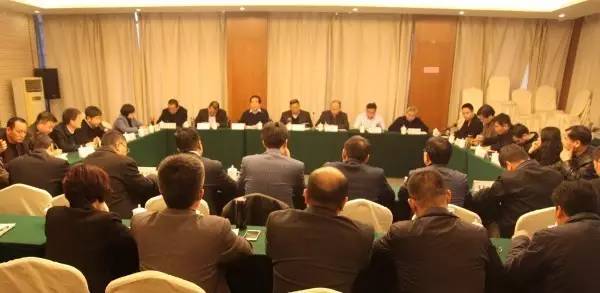 龍鋼集團(tuán)召開2017年民主評(píng)價(jià)及管理創(chuàng)新工作安排會(huì)