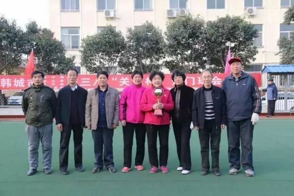 ��䓼��F(tu��n)������Ů��ί�_չϵ�л��(d��ng)�cף���ˋDŮ��(ji��)