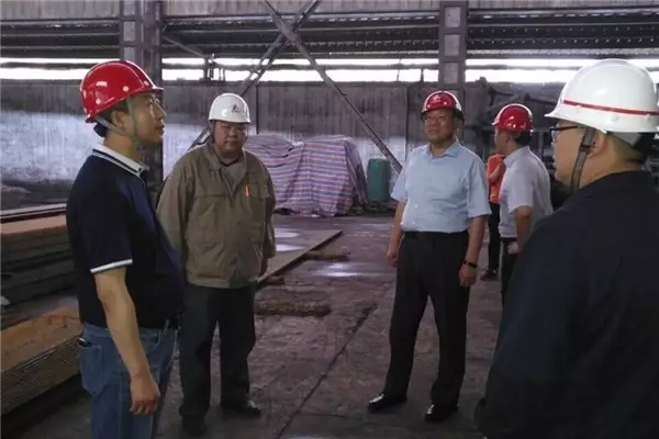 龍鋼集團(tuán)董事長(zhǎng)、總經(jīng)理董銀師一行到安鋼集團(tuán)交流考察