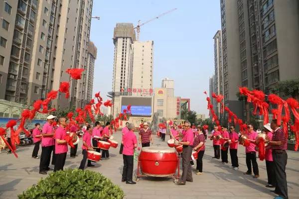 龍鋼集團(tuán)綜合服務(wù)公司韓城禹錦園小區(qū)4#、5#住宅樓順利封頂