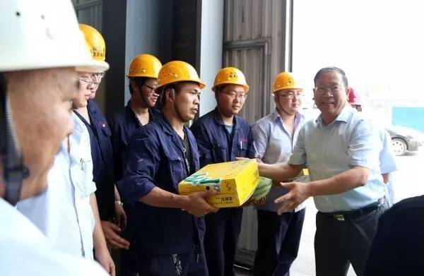 董銀師、劉光明、陳輝赴基層單位慰問送清涼