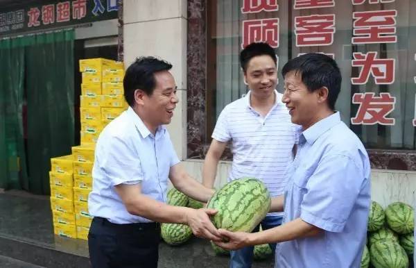 董銀師、劉光明、陳輝赴基層單位慰問送清涼