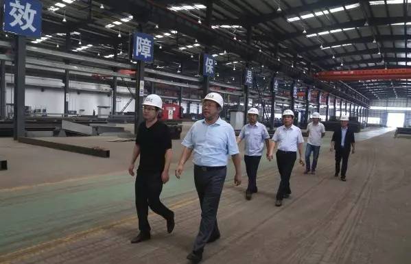 董銀師、劉光明、陳輝赴基層單位慰問送清涼