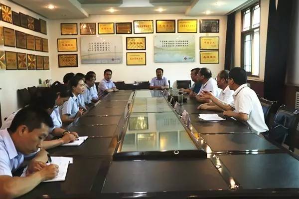 董銀師李武強唐鑫一行到大西溝礦業(yè)公司慰問困難黨員及職工