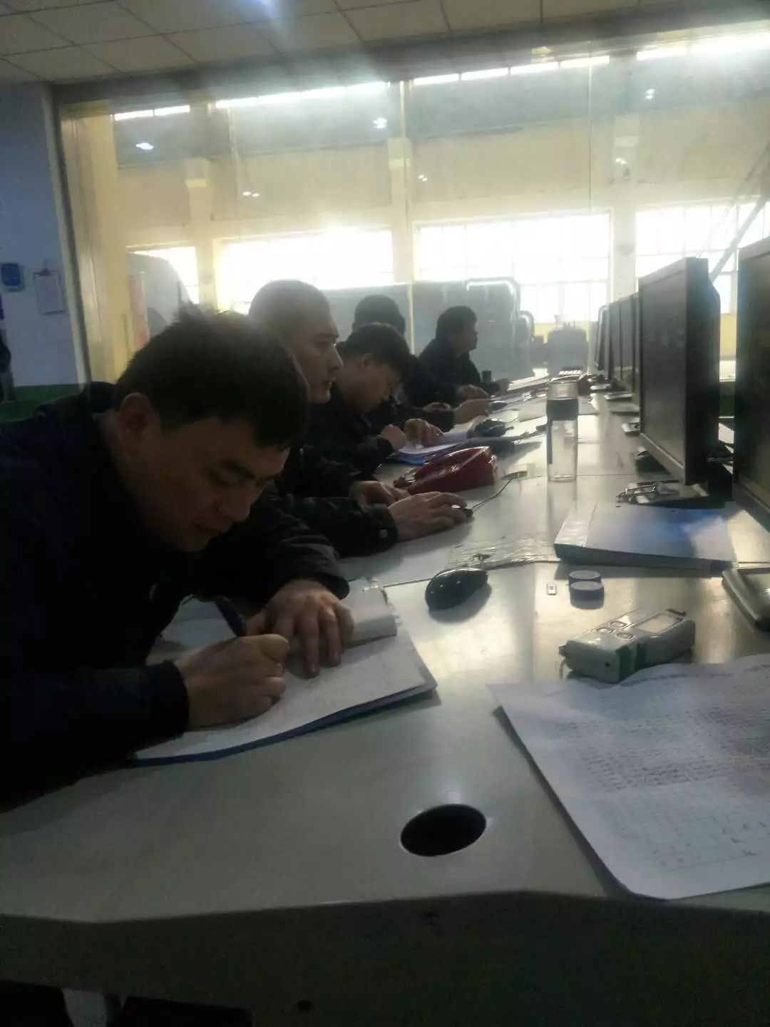 為堅守一線的他們點贊