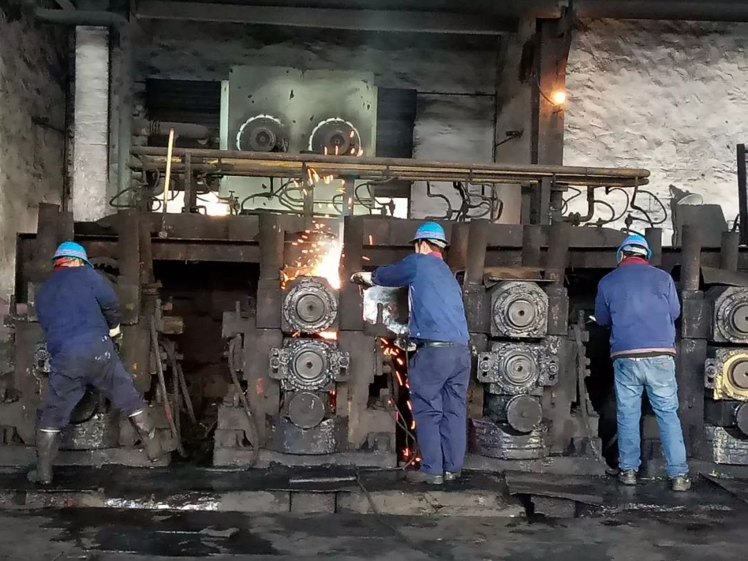 春節(jié)，他們在默默堅守