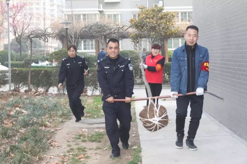  植樹育苗 綠化家園——西鋼、紅光物流公司開展春季植樹活動