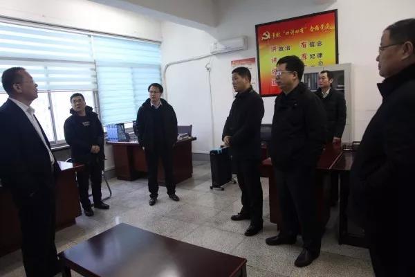 ��䓼��F(tu��n)��˾�I(l��ng)��(d��o)�������λ�z���ˆT������r