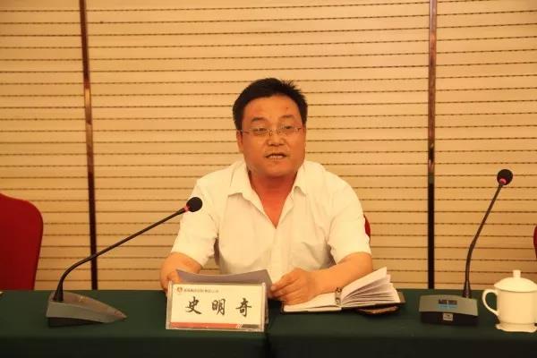 龍鋼集團(tuán)召開(kāi)黨風(fēng)廉政建設(shè)專題輔導(dǎo)及“以案促訓(xùn)”警示教育大會(huì)