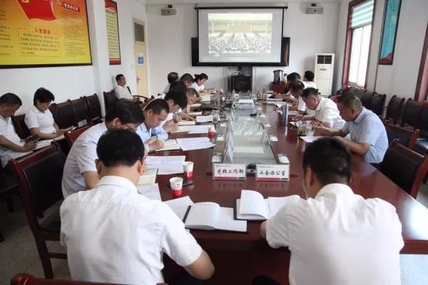 龍鋼集團黨委理論學習中心組進行“不忘初心、牢記使命”專題學習