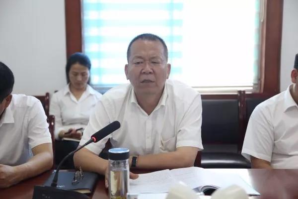 龍鋼集團(tuán)黨委繼續(xù)開(kāi)展“不忘初心、牢記使命”主題教育中心組學(xué)習(xí)暨讀書(shū)班研討