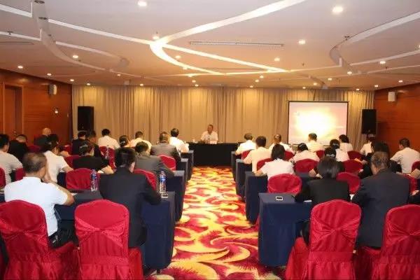 唐鑫到酒店管理公司開展“不忘初心、牢記使命”主題教育專題調(diào)研并講黨課