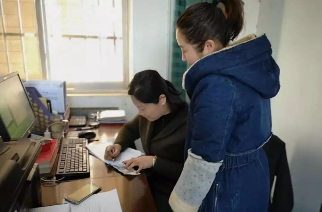 讓愛溫暖這個寒冬 ——龍鋼集團“10元關愛行動”主題活動側(cè)記