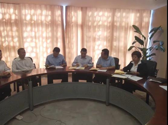 禹龍國際酒店與各部門進行經(jīng)營管理目標責任書簽約